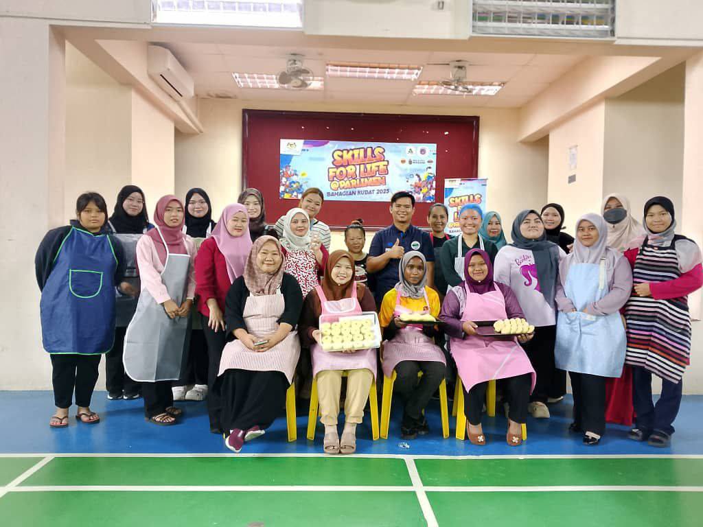 KURSUS MEMBUAT KUIH FROZEN DI PARLIMEN KOTA BELUD MENARIK PENYERTAAN GOLONGAN BELIA SETEMPAT MELALUI PROGRAM RAKAN MAHIR : SKILLS FOR LIFE @ PARLIMEN TAHUN 2025 BAHAGIAN KUDAT